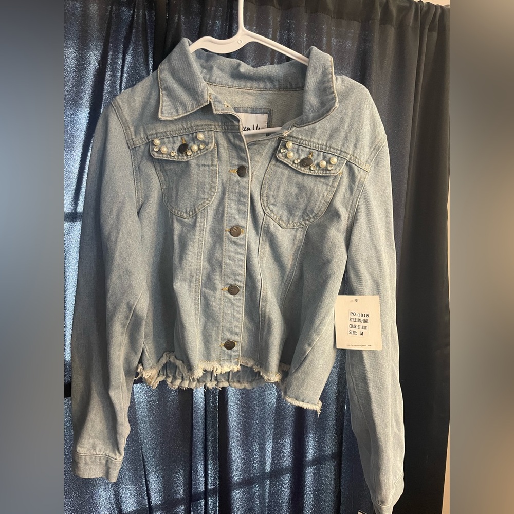 Juniors cropped denim Jacket size medium